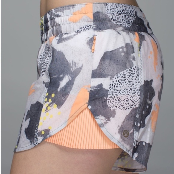 Lululemon Pleat To Street Short Mini Art Pop White Multi / Peach Fuzz - Picture 1 of 16